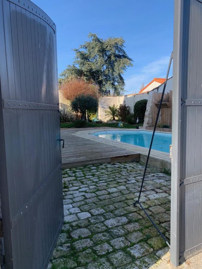 Aux Portes Des Iles Saint-Just-Luzac Exterior photo